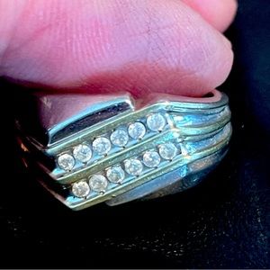Unisex ring with diamonds